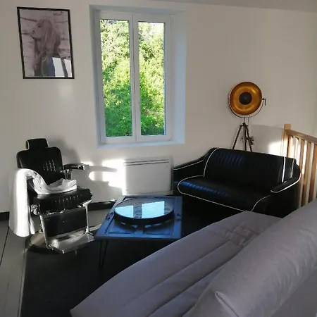 Au Repos Du Verger *